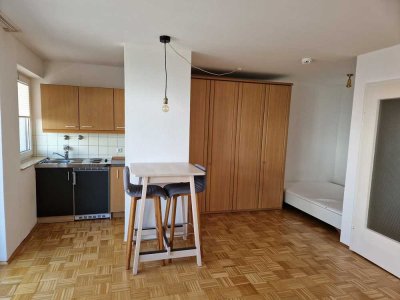 Teilmöbliertes 1-Zimmer-Apartment mit großem Balkon und EBK in ruhiger Zentrumslage