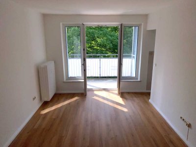 renovierte 1-Zimmer Wohnung mit großem Balkon und Blick ins Grüne in Hoheluft-Ost!