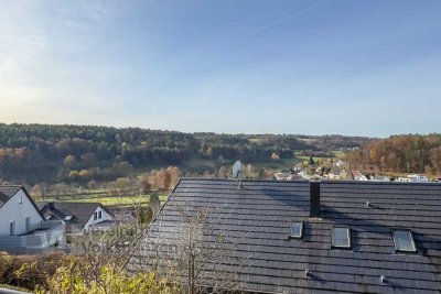 Renovierte 5,5 Zimmerwohnung mit schöner Aussicht und Garage sucht glückliche Familie!