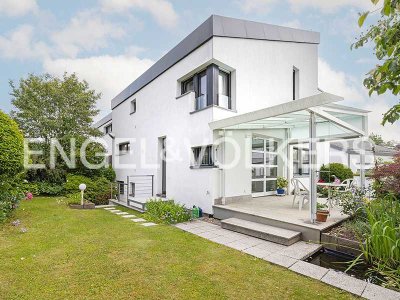 Für anspruchsvolle Architekturliebhaber: Außergewöhnliche Doppelhaushälfte in begehrter Wohnlage