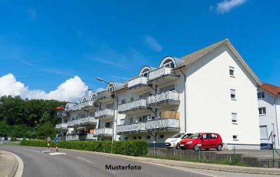 Achtfamilienhaus, Doppelgarage, Stellplätze