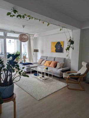 Stilvolle 3,5-Zimmer-Wohnung mit Balkon und Einbauküche in Düsseldorf