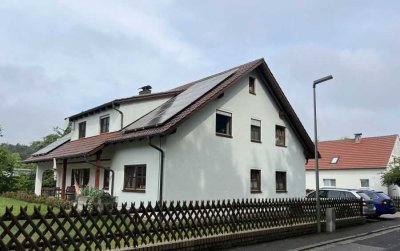 helle 4 Zi Whg mit gr. Balkon und EBK in Köfering