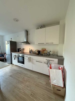 Einbauküche * Fußbodenheizung * Wanne+Dusche  * Balkon