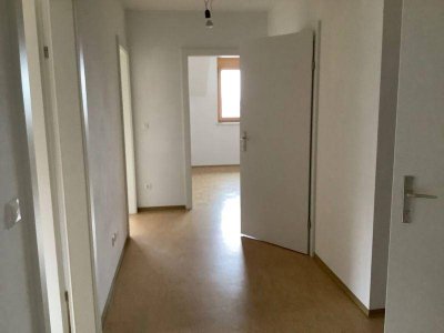 Familiengerechte Wohnung mit Terrasse, Einbauküche und Carport Abstellplatz