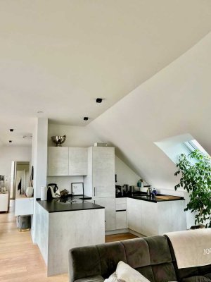 Exklusive Dachgeschosswohnung mit West-Loggia