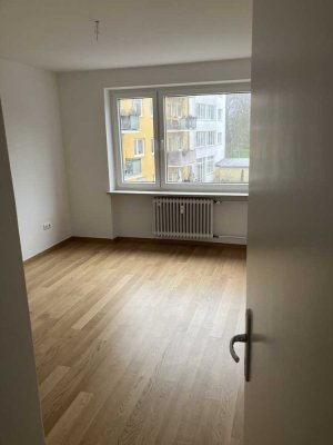 Exklusive 3-Zimmer-Wohnung mit gehobener Innenausstattung mit Balkon in München Obergiesing