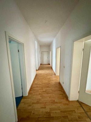 Helle 3-Zimmer-Wohnung mit Balkon, Fahrstuhl und EBK in Chemnitz