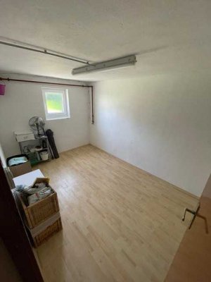 Freundliche helle  4-Zimmer-Wohnung mit Balkon in Ostelsheim