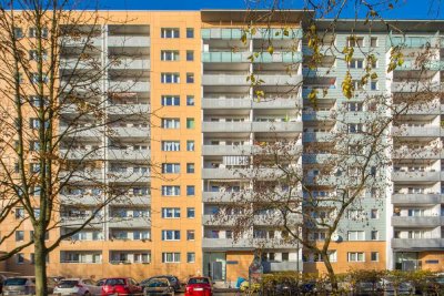 3 Zimmerwohnung mit Balkon und Einbauküche, nahe S- Bahnhof Storkower Straße