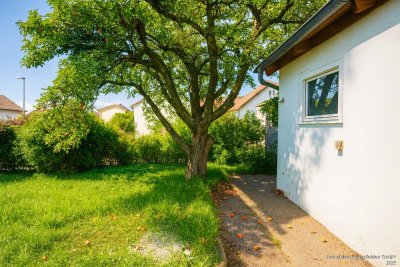Eggenfelden! Großzügiges Wohnhaus in begehrter Siedlungslage inkl. zwei Garagen, Garten und Schuppen