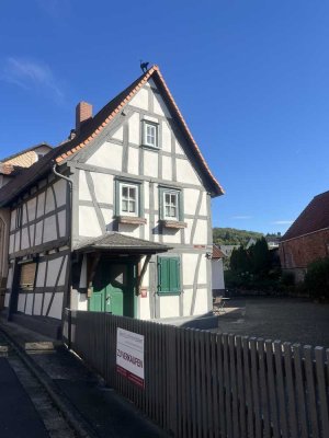 Kleines Fachwerkhaus in ruhiger Wohnlage - Ausbaupotenzial.