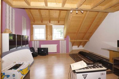 TOP:  Großes, schönes EFH mit ELW, Garten, Balkon, Garagen.