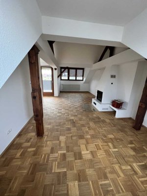 Helle und sonnige Dachgeschosswohnung mit Gartennutzung