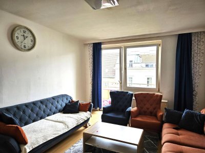 U-Bahn, hell, geräumig und mit Loggia – eine feine Mietwohnung!