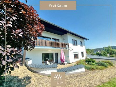 ***FreiRaum***
Großzügige, wärmegedämmte Villa mit Traumaussicht. Einliegerwohnung. XXL Garage