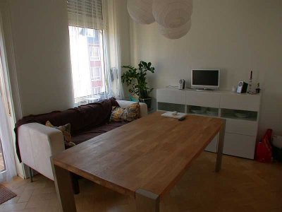 In Stilaltbau seitlich Bahnhofstr. ! 1 ZKBB - 50 m² mit Wohnküche und Parkett € 615,- + NK