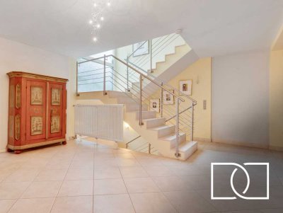 Panoramablick! Einzigartige Villa mit Studio und hochwertiger Bauweise in Highlightlage