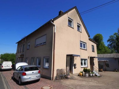 Attraktives Dreifamilienhaus mit zusätzlichem Baugrundstück - Anlageobjekt mit Entwicklungspotenzial