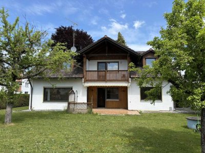 Zweifamilienhaus mit zwei getrennten Wohnungen. Sofort frei!
