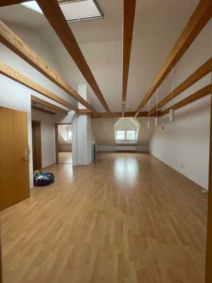 Geschmackvolle Dachgeschosswohnung mit Kamin in Büchenau