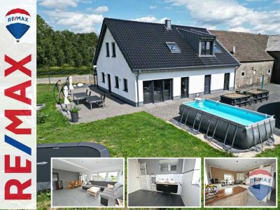 Wohnglück im Grünen -  modernes Einfamilienhaus mit genehmigter Ausbaureserve auf großem Grund !