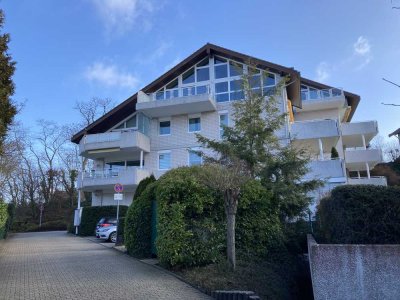 Stilvolle, geräumige und neuwertige 3-Zimmer-Wohnung mit Traumgarten in Top-Lage zu vermieten