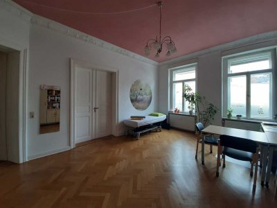 Bezugsfreie Altbau-Beletage mit eigenem Garten! Provisionsfrei direkt vom Eigentümer!