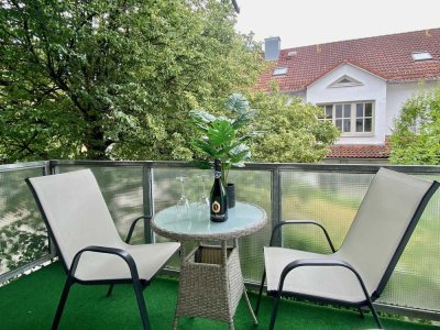 Fully furnished and available: spacious 2-room apartment near central train station, balcony, WLAN