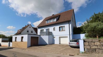 Wohnen auf dem Land - Großzügiges Zweifamilienhaus mit 2 Garagen und gepflegtem Garten