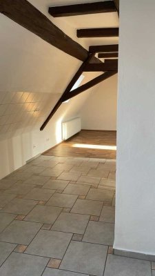 charmante 2 Zimmer im Dachgeschoss suchen neue Mieter / Sangerhausen