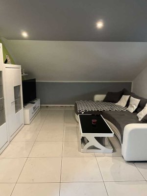 ImmoBillia: "Einziehen und wohlfühlen - neu renovierte 3 Zimmer Dachgeschoss Wohnung!"
