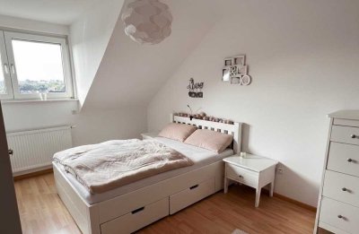 Helle, zentrale Wohnung mit Trifelsblick und Garten