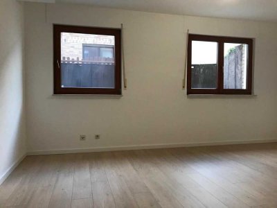 Souterrainwohnung mit eigener Terrasse