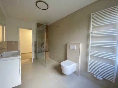 4-Zi-Whg, 124 m2 Wfl., frei, hochwertig renov., TG, EBK, TGL Bad, Balkone