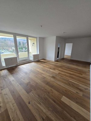 ** Neu sanierte 2-Zimmer Wohnung mit Balkon & Aufzug **