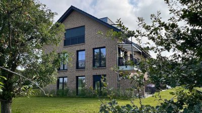 Moderne neuwertige 3-Zi-EG-Whg, EBK, Vollbad, Gäste-WC, Terrasse, Energie A+