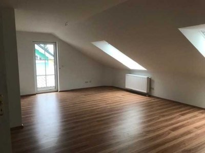Großzügige 2-Zimmer-Wohnung im Dachgeschoss