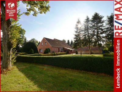 *  Resthof mit Platz und Nebengebäuden *