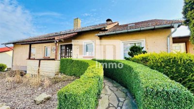Teilsaniertes Ein - Zweifamilienhaus + Nutzflächen mit Anbau in Traumlage mit Panoramablick