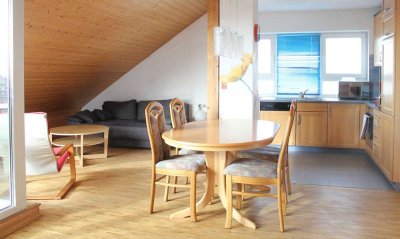 Möblierte 2-Zimmer-Dachgeschosswohnung mit EBK in Friedrichsdorf