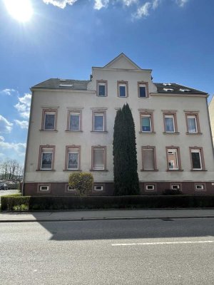 Sehr schöne gemütliche DG-Wohnung mit Einbauküche und gemütlichen Balkon !!!