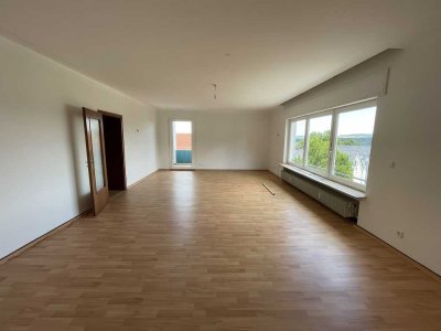 Helle 4-Zimmer Dachgeschosswohnung in Hachenburg mit Balkon