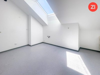 Tolle 3- Zimmer Wohnung inkl. Loggia und Stellplatz! Einbau einer Küche möglich