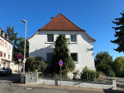Zentral wohnen, ruhig leben ... Charmantes Einfamilienhaus mit Garten!