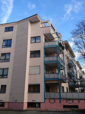 Oststadt: 2,5-Zimmer-Wohnung mit zwei Balkonen