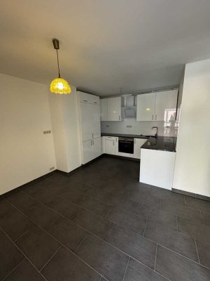 Helle 4-Zimmer-Wohnung mit 2 Bädern und Küche – ideal für WG, Studenten oder Wohnen und Arbeiten