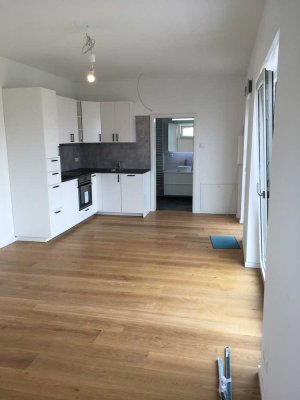 Neuwertige Erdgeschosswohnung mit Terrasse und Einbauküche