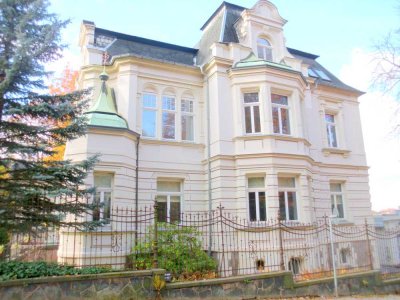 2-Zimmer-Dachgeschoss in einer Villa * kleine EBK * Optional mit Separee