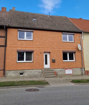 Einfamilienhaus mit Kamin und Doppelcarport in Schwanebeck